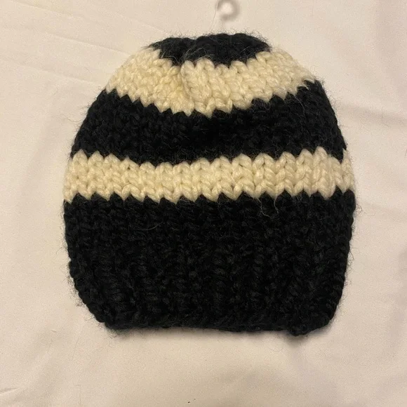 💚 Kids Cream & Black Straight Knit Toque Beanie - 5 inch unstretched - Picture 2 of 4